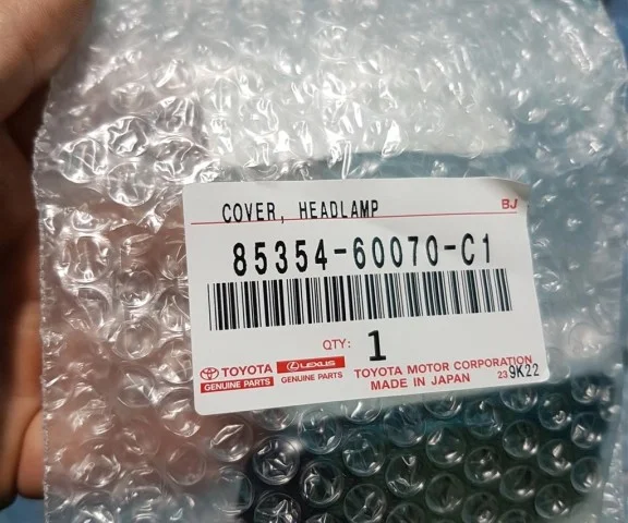 Крышка форсунки фароомывателя левая для Toyota Land Cruiser J200 Rest2 2015-2021 на фотографиях