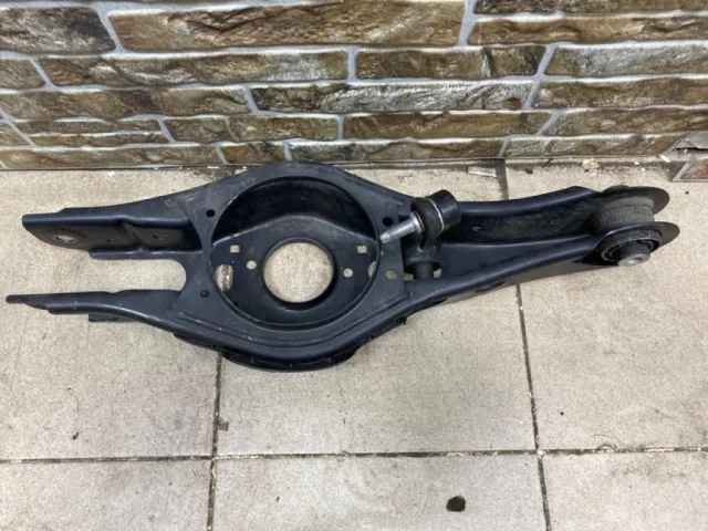 Качающийся рычаг левый для Hyundai Tucson NX4 2020+ на фотографиях