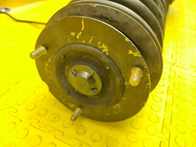 Амортизатор передний левый для BMW 5er Е34 1987-1996 на фотографиях