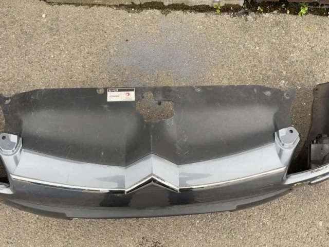Бампер передний для Citroen C4 Хэтчбек 2004-2011 на фотографиях