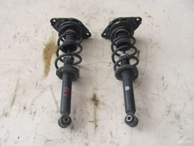 Амортизатор передний правый для Nissan Almera N16 Хэтчбек 5dr 2000-2006 на фотографиях