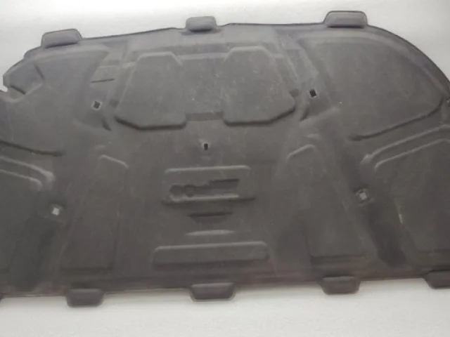 Шумоизоляция капота для Audi A4 B8 2007-2015 на фотографиях