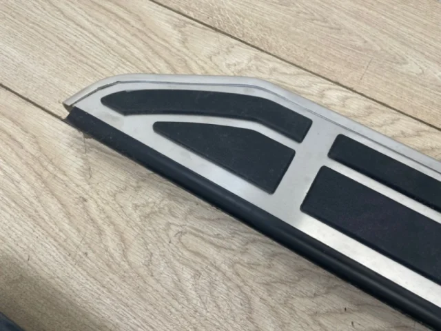 Подножка левая для Volkswagen Touareg II (7P5) 2010-2014 на фотографиях