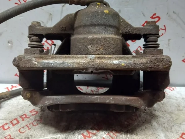 Суппорт передний левый для Toyota Avensis Седан T270 2008-2018 на фотографиях