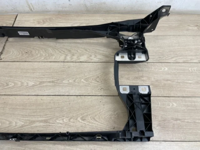 Панель радиатора (телевизор) для Audi A4 B9 Avant 2015+ на фотографиях