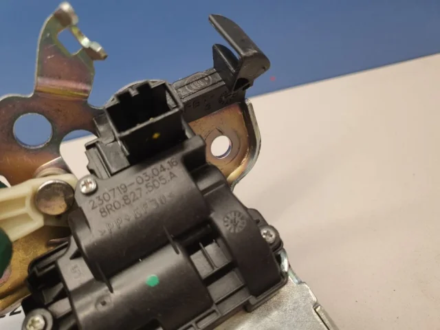 Замок багажника для Skoda Octavia A7 Tour на фотографиях