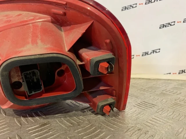 Фонарь левый для Volkswagen Passat Variant (B6, Typ 3C) 2004-2010 на фотографиях