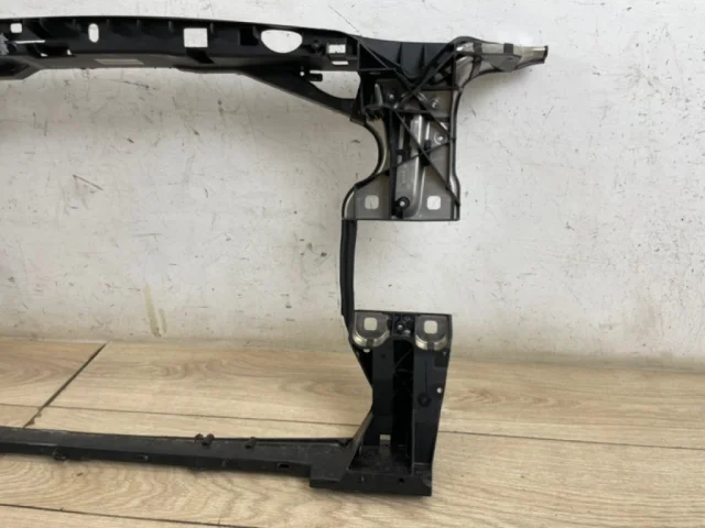 Панель радиатора (телевизор) для Audi A4 B9 Avant 2015+ на фотографиях