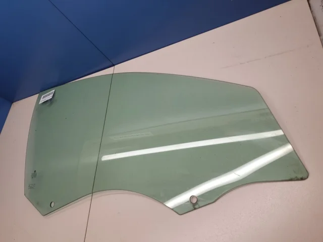 Стекла и зеркала для Skoda Octavia A7 Tour на фотографиях