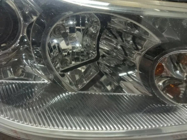 Фара ксенон левая для Suzuki SX4 2006-2009 на фотографиях