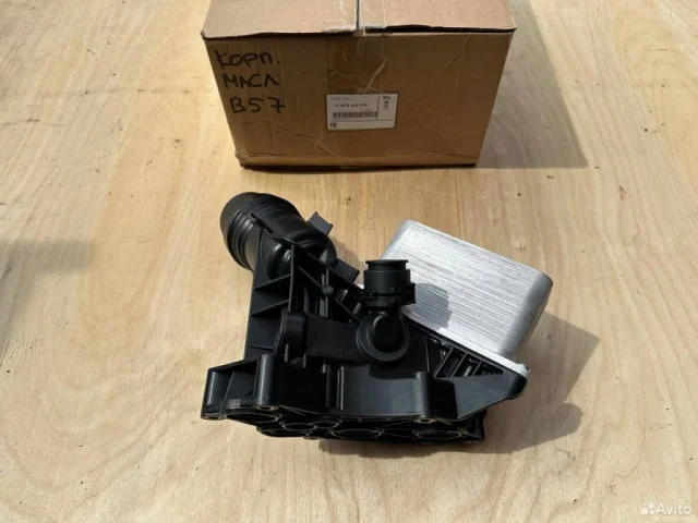 Масляный стакан для BMW 5er G30 2016-2023 на фотографиях