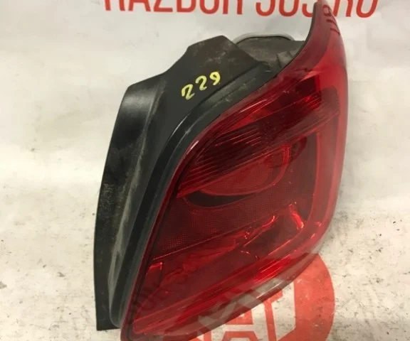 Фонарь правый для Volkswagen Polo V (6R) 2009-2014 на фотографиях