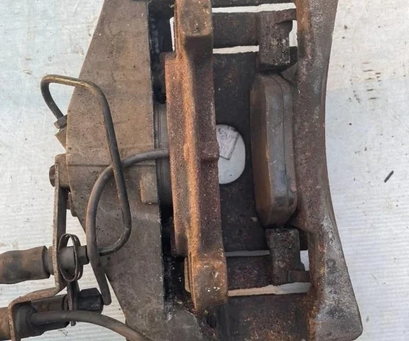 Суппорт передний левый для Audi A6 C6 Avant 2004-2011 на фотографиях