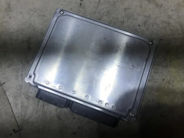 Блок управления пневмоподвеской для Volkswagen Touareg I (7L) 2002-2010 на фотографиях