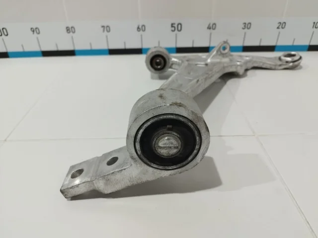 Качающийся рычаг правый для Nissan X-Trail T30 JDM 2000-2007 на фотографиях