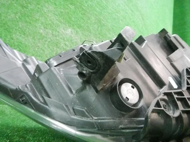 Фара левая для Ford Kuga CBV 2008-2013 на фотографиях