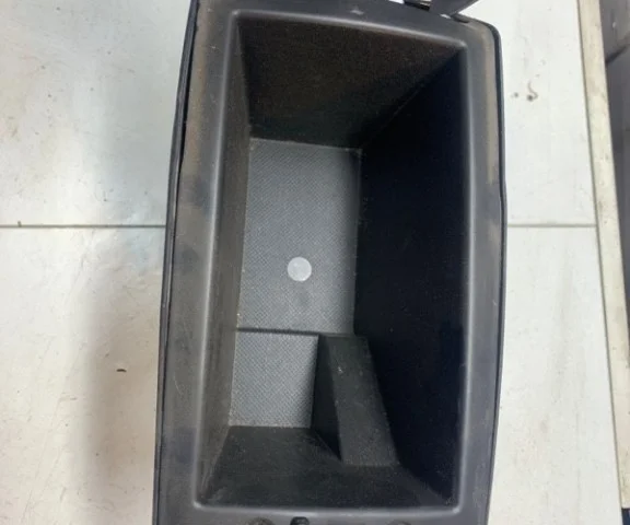 Подлокотник передний для Citroen C4 Хэтчбек 3dr 2004-2011 на фотографиях