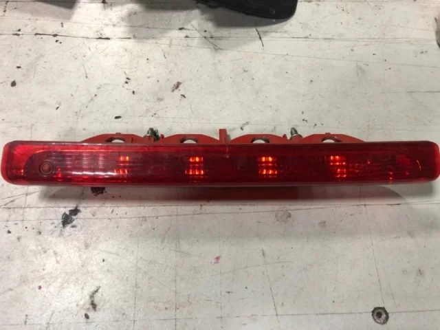 Стоп-сигнал правый для Peugeot 308 SW T7 2007-2014 на фотографиях