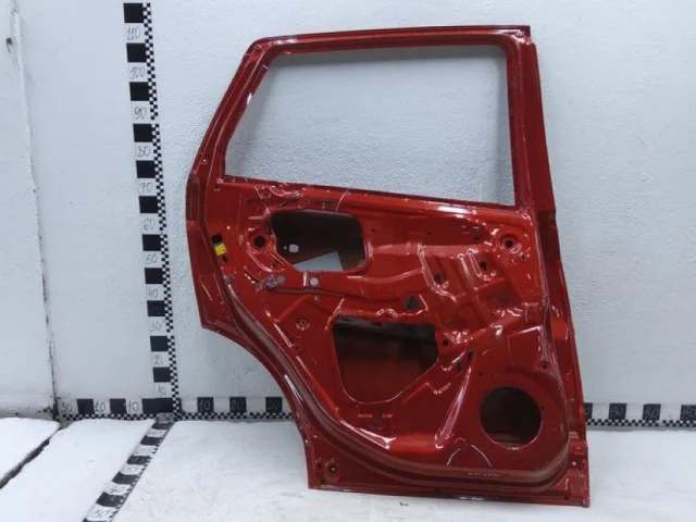Дверь задняя левая для Suzuki SX4 2013-2016 на фотографиях