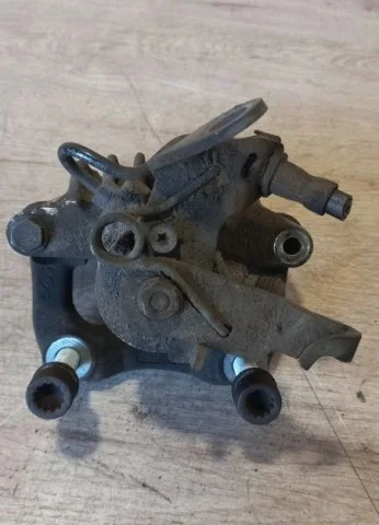 Суппорт задний правый для Skoda Octavia A5 Tour на фотографиях