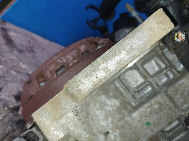 Двигатель без навесного для Peugeot 308 T7 Кабриолет 2009-2015 на фотографиях