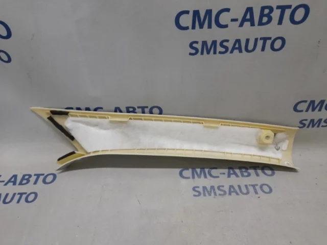 Накладка лобового стекла левая для Mercedes-Benz GLK class X204 2008-2016 на фотографиях