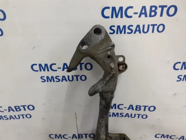 Подрамник двигателя для Audi A7 4G 2010-2014 на фотографиях