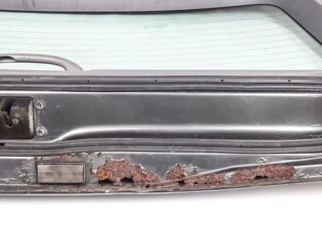 Крышка багажника для Toyota Land Cruiser 90 1995-1997 на фотографиях