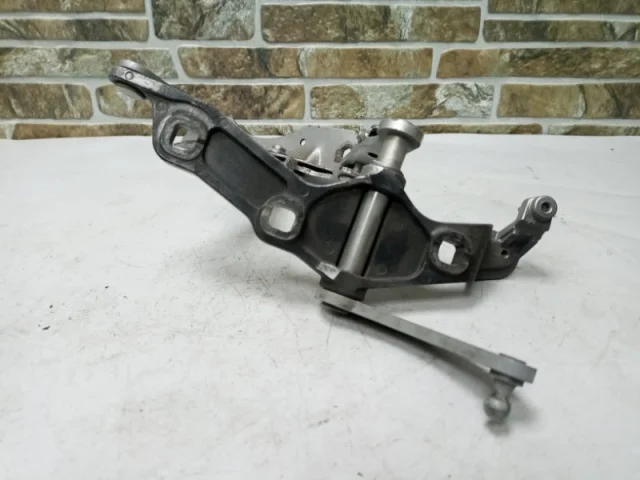 Петля капота левая для Mercedes-Benz S class W221 2005-2013 на фотографиях