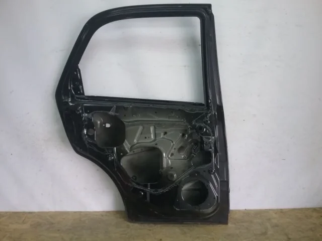 Дверь задняя левая для Suzuki SX4 2006-2009 на фотографиях