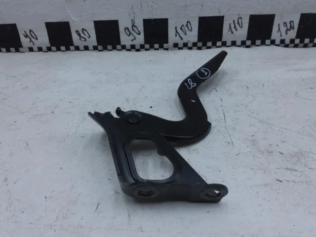 Петля капота правая для Toyota RAV4 XA50 2019+ на фотографиях