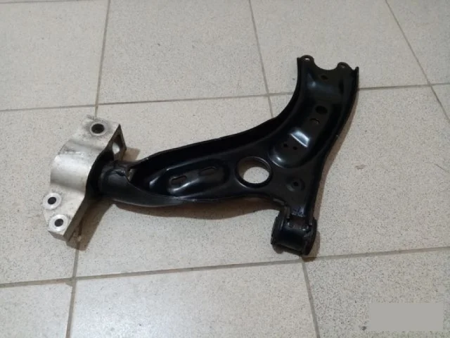 Рычаг передний правый нижний для Volkswagen Tiguan I NF 2006-2017 на фотографиях