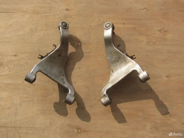 Рычаг передний правый нижний для Nissan Murano Z50 2002-2009 на фотографиях