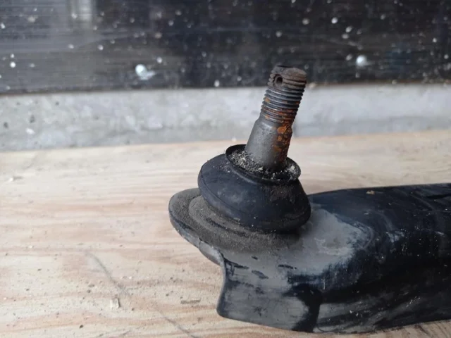 Рычаг передний левый верхний для Suzuki Grand Vitara 2005-2014 на фотографиях