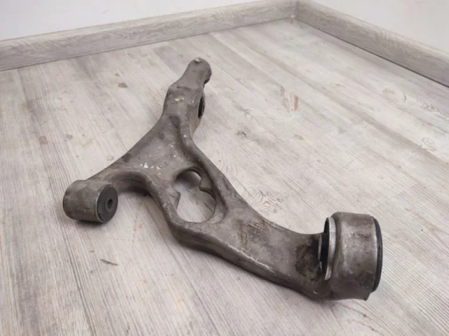 Рычаг передний правый нижний для Volkswagen Touareg II (7P5) 2010-2014 на фотографиях