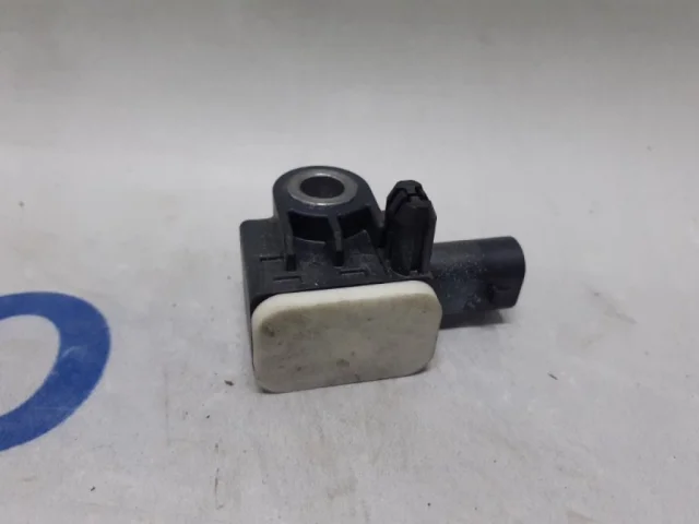 Датчик подушки безопасности для Audi A6 C7 2010-2018 на фотографиях