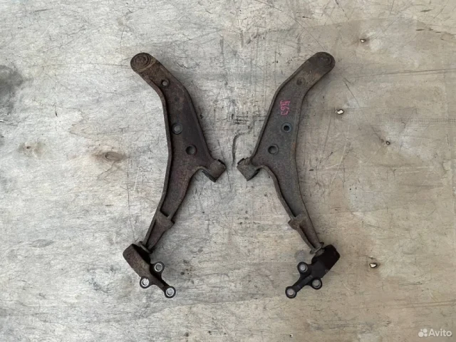 Рычаг передний правый нижний для Nissan Almera N16 Седан 2000-2006 на фотографиях
