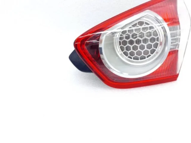 Фонарь внутренний правый для Ford Kuga CBV 2008-2013 на фотографиях