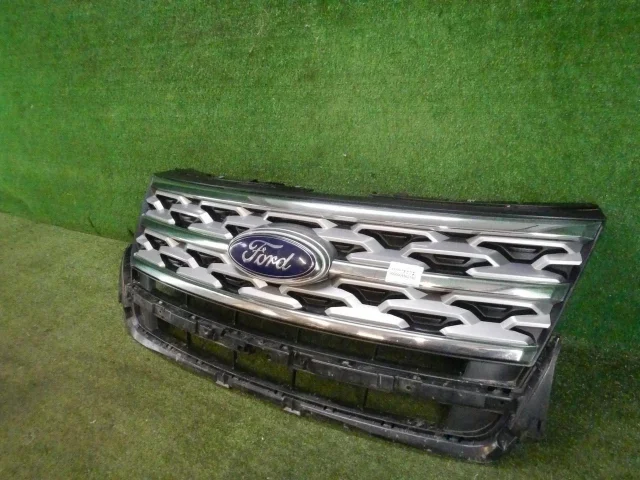 Решетка радиатора для Ford Explorer U502 rest 2014-2019 на фотографиях