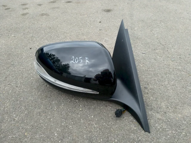 Стекла и зеркала для Mercedes-Benz C class C205 2014-2020 на фотографиях