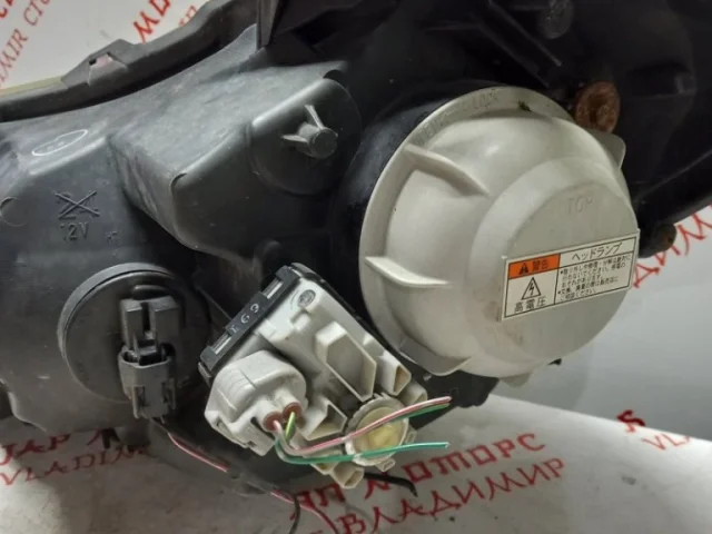 Фара ксенон левая для Suzuki SX4 2006-2009 на фотографиях