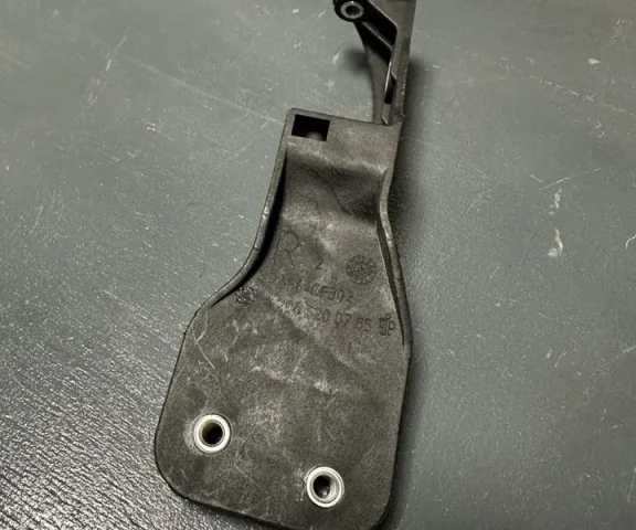 Фиксатор стойки капота для Mercedes-Benz GLK class X204 2008-2016 на фотографиях