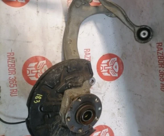 Кулак поворотный левый для Audi A4 B7 Avant 2004-2008 на фотографиях