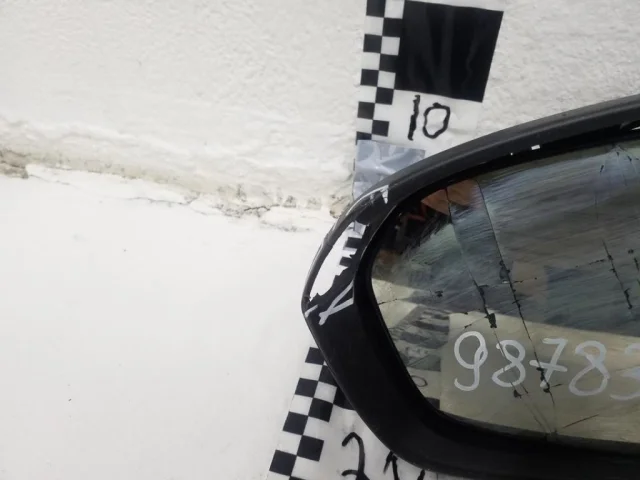 Стекла и зеркала для Renault Duster HM 2020+ на фотографиях