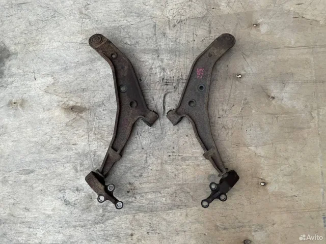 Рычаг передний правый нижний для Nissan Almera N16 Седан 2000-2006 на фотографиях