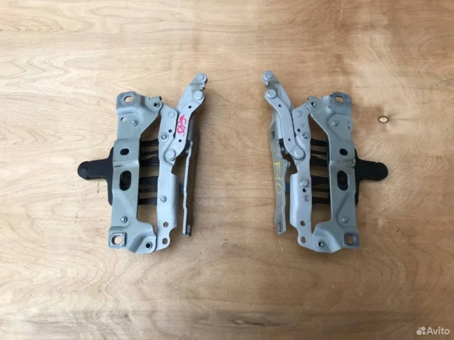 Петля капота левая для BMW 5er Ф10 Rest. 2014-2017 на фотографиях