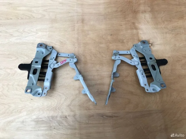 Петля капота левая для BMW 5er Ф10 Rest. 2014-2017 на фотографиях