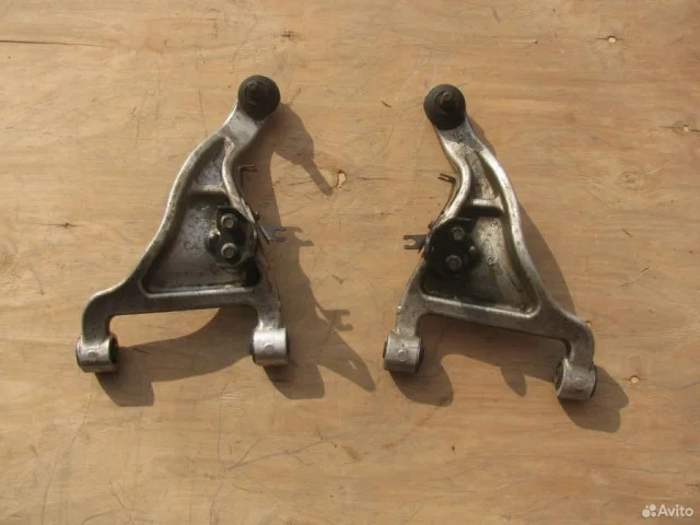 Рычаг передний правый нижний для Nissan Murano Z50 2002-2009 на фотографиях