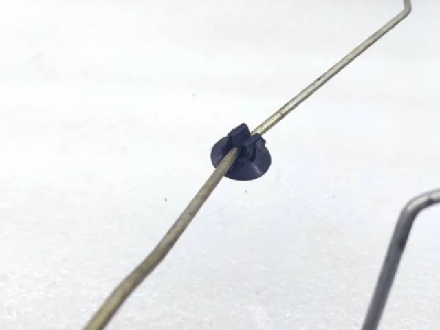 Уплотнитель передней правой двери для Renault Duster HS 2010-2015 на фотографиях