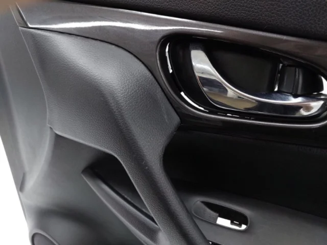 Уплотнитель передней правой двери для Nissan X-Trail T32 JDM 2013-2022 на фотографиях